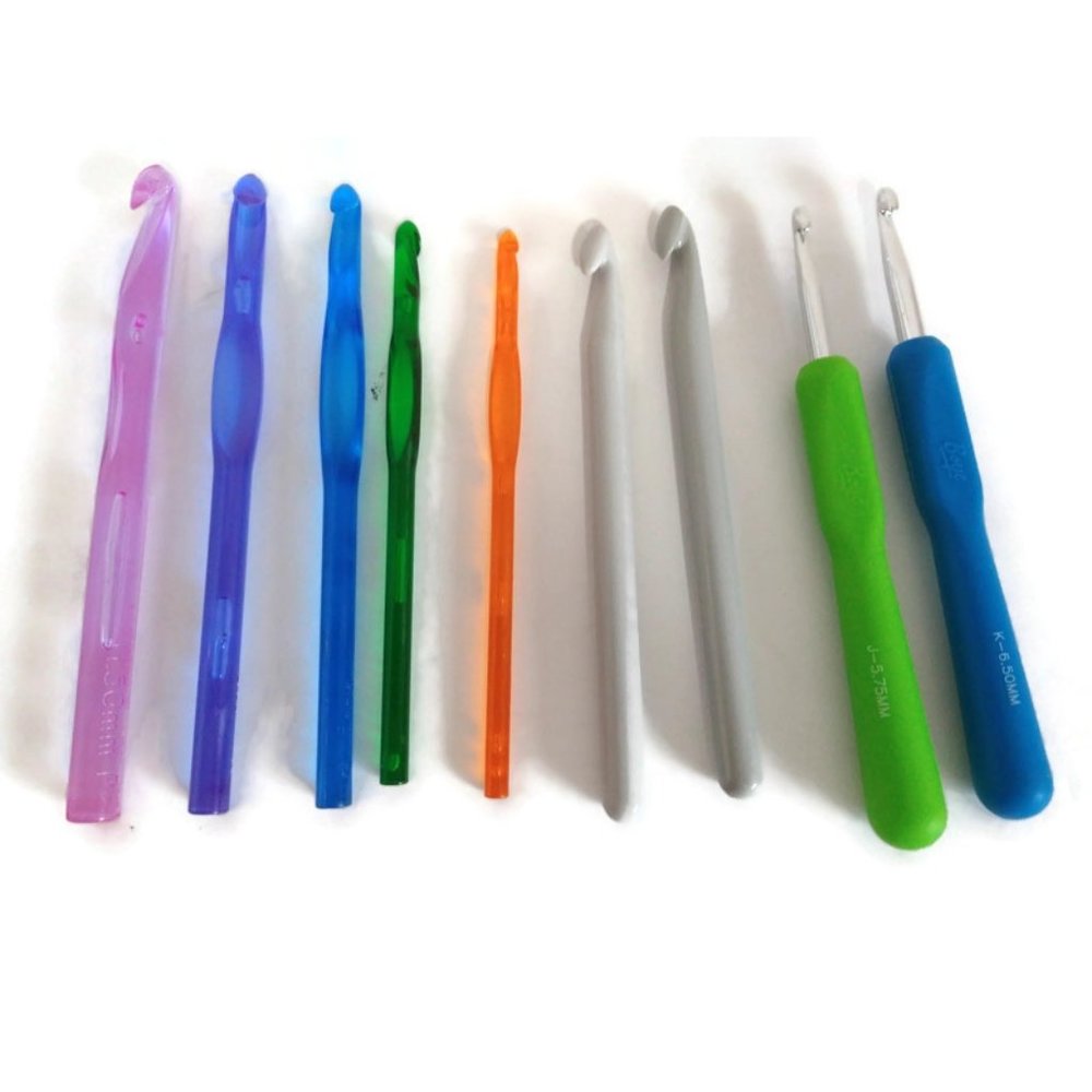 Assorted Supply of crochet hooks plastic
